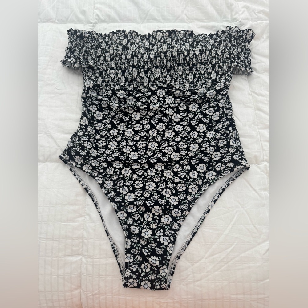 Xhilaration Black and White Bathing suit